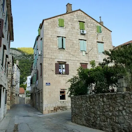 Studio Komiza 2429d